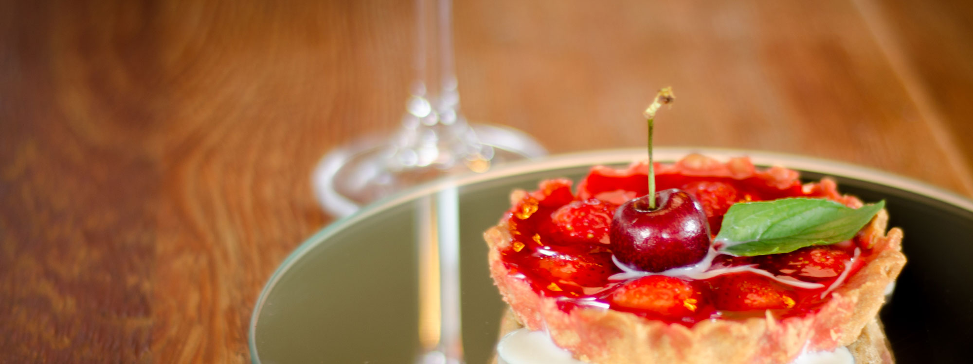 Mesa de sobremesas do Restaurante Estação 261, uma explosão de sabores